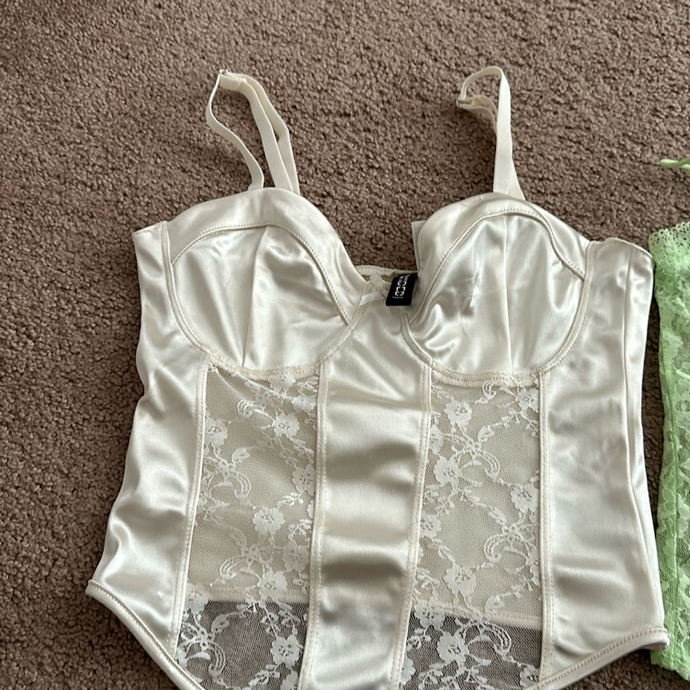 2 tops one is S and the green is XS